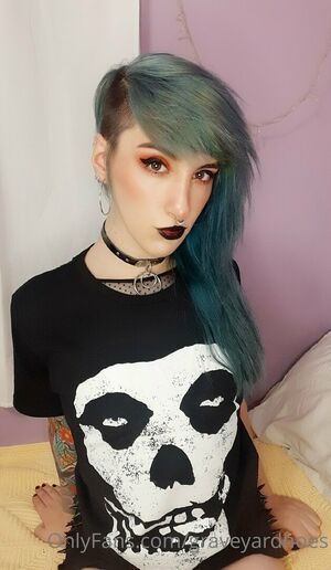 graveyardhoes download