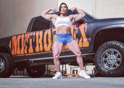musclemilfsusankay nude