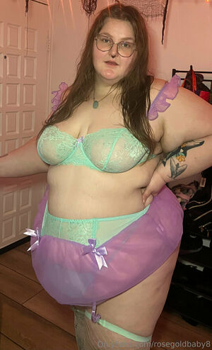 rosegoldbaby8 nude
