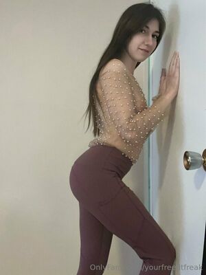 FREE Sneak Peak nude